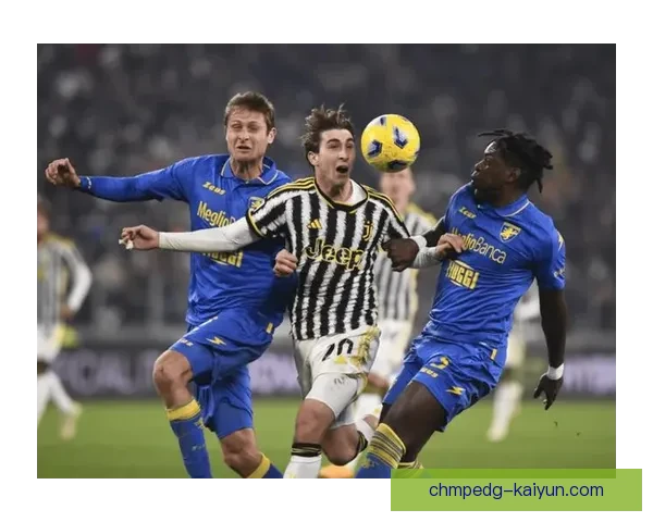 沙尔克在新赛季攻防平衡，表现稳健值得关注